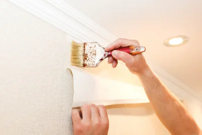 Pose de papier peint à Gumières — revêtements muraux et toiles de verre
